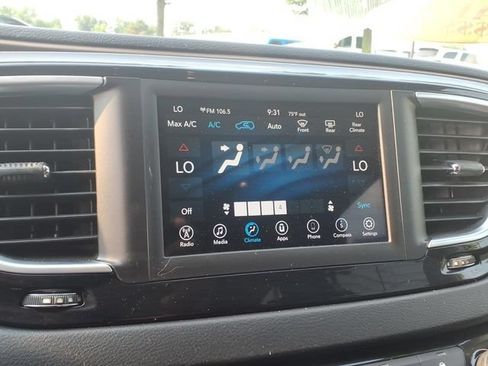 Used 2018 Chrysler Pacifica Touring Plus FWD image 15