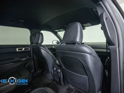 Used 2020 Ford Explorer XLT w/ Equipment Group 202A AWD/4WD image 38