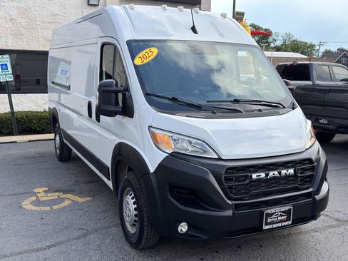 Used 2025 RAM ProMaster 2500 w/ Convenience Group FWD image 13