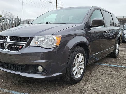Used 2018 Dodge Grand Caravan SXT w/ Driver Convenience Group image 5