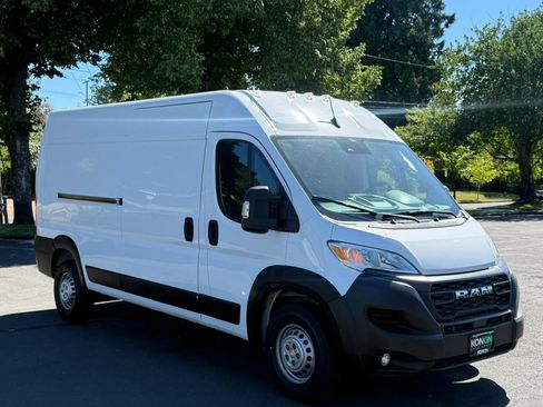 Used 2024 RAM ProMaster 2500 w/ Safety Group FWD image 7