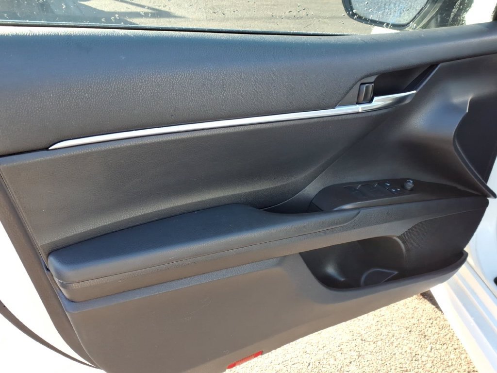 Used 2022 Toyota Camry SE w/ Cold Weather Package FWD image 11