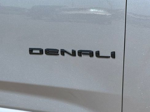 Used 2024 GMC Yukon Denali AWD/4WD image 10
