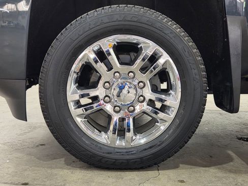 Used 2018 Chevrolet Silverado 2500 High Country w/ Duramax Plus Package AWD/4WD image 15