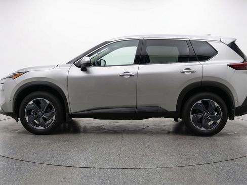 Used 2025 Nissan Rogue SV AWD/4WD image 5
