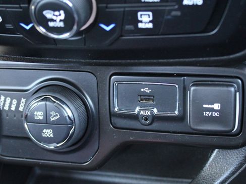 Used 2022 Jeep Renegade Trailhawk AWD/4WD image 25