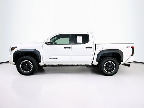 Used 2025 Toyota Tacoma TRD Off-Road image 4