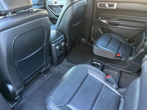Used 2020 Ford Explorer XLT w/ Equipment Group 202A image 13
