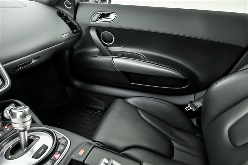 Used 2011 Audi R8 V8 AWD/4WD image 26