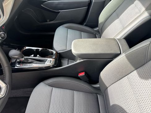 Certified 2025 Chevrolet Trax LT w/ LT Convenience Package image 20