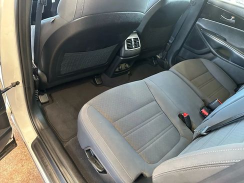 Used 2017 Kia Sorento LX Sport Utility 4D image 22