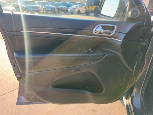 Used 2020 Jeep Grand Cherokee Limited w/ Luxury Group II image 31