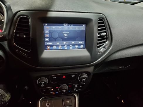 Used 2019 Jeep Compass Latitude FWD image 24