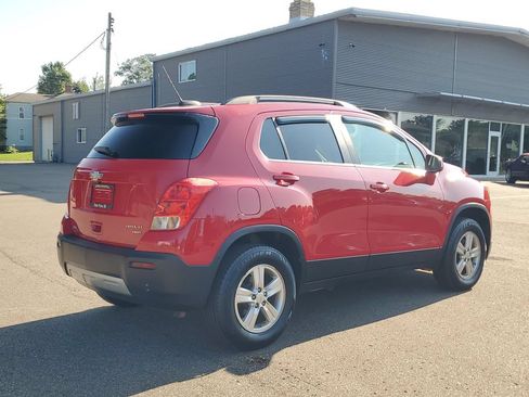 Used 2016 Chevrolet Trax LT w/ LT Sun and Sound Package AWD/4WD image 4