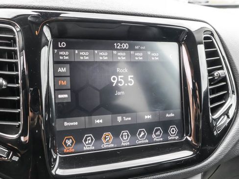 Used 2018 Jeep Compass Limited image 23