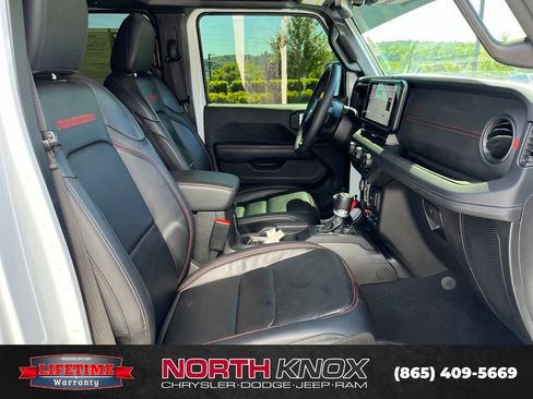 Used 2024 Jeep Gladiator Rubicon AWD/4WD image 26