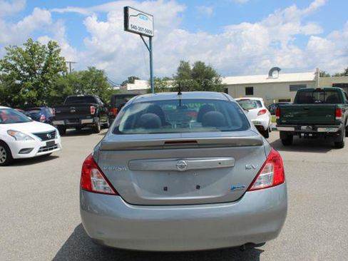 Used 2014 Nissan Versa SV image 8