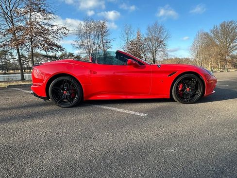 Used 2016 Ferrari California T image 5