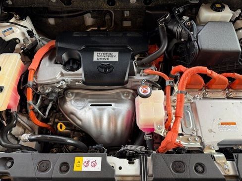 Used 2017 Toyota RAV4 SE image 4