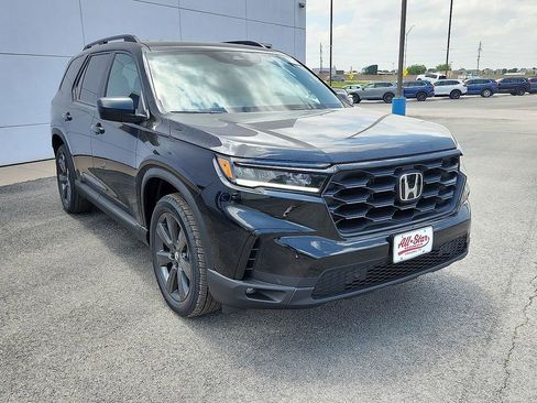 Used 2025 Honda Pilot Sport image 5