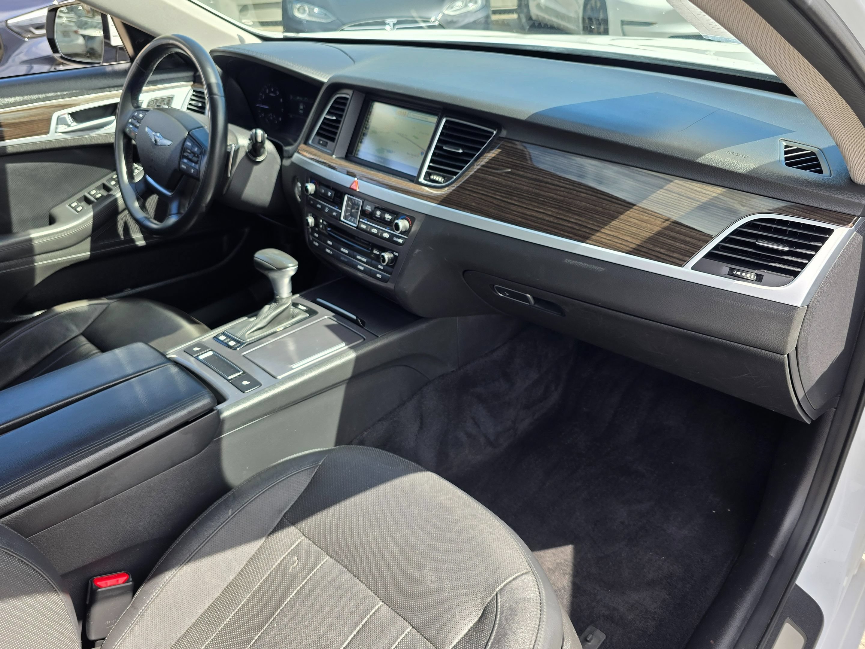 Used 2018 Genesis G80 3.8 RWD image 9