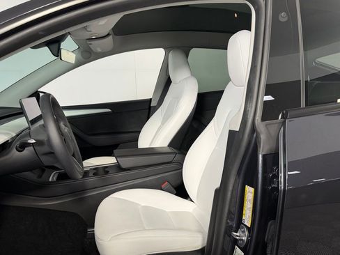 Used 2024 Tesla Model Y Long Range image 17