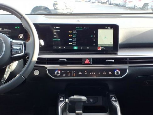 Used 2025 Kia Sorento EX w/ Panoramic Sunroof Package image 10