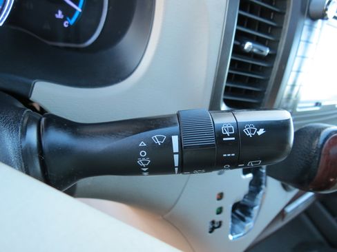 Used 2011 Toyota Sienna XLE image 17