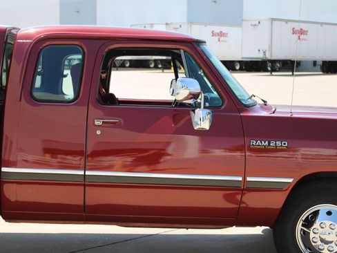 Used 1993 Dodge D/W Truck 250 RWD image 33