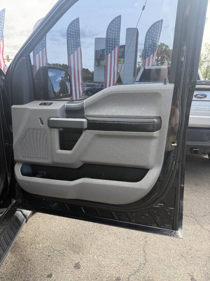 Used 2017 Ford F150 XLT w/ Equipment Group 302A Luxury AWD/4WD image 4