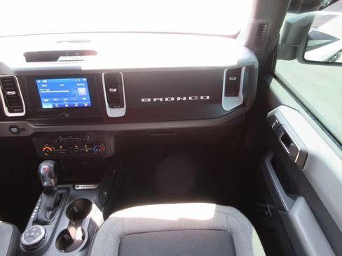 Used 2022 Ford Bronco 4-Door AWD/4WD image 16