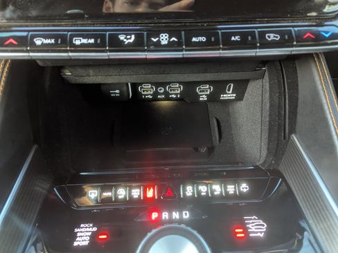 Used 2024 Jeep Grand Wagoneer Series III w/ Rear Seat Video Group 1 image 21