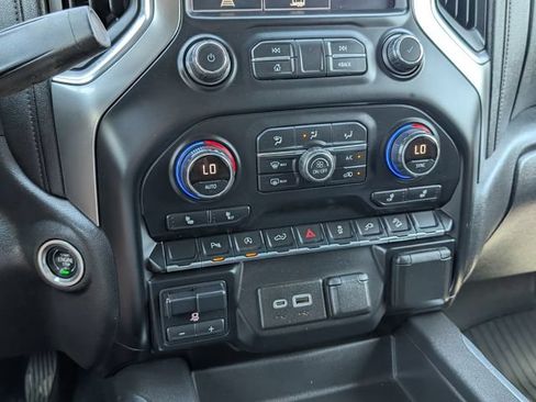 Used 2021 Chevrolet Silverado 1500 LT Trail Boss w/ Convenience Package II AWD/4WD image 8