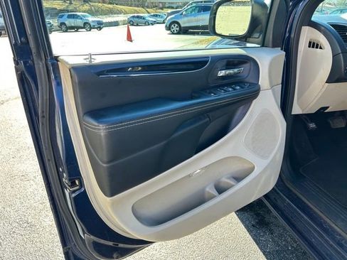 Used 2017 Dodge Grand Caravan SXT image 23