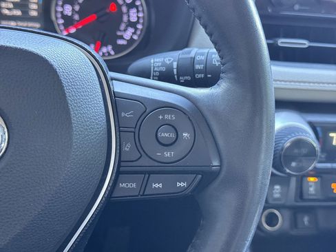 Used 2020 Toyota RAV4 XLE Premium image 20