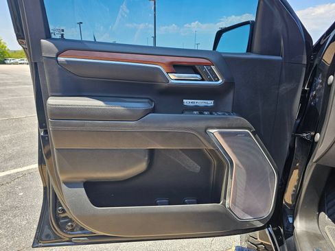 Used 2023 GMC Sierra 1500 Denali w/ Technology Package AWD/4WD image 12