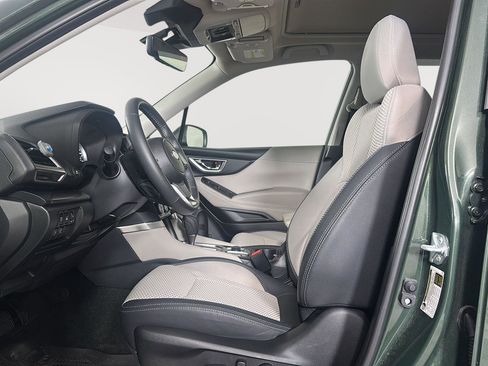 Used 2024 Subaru Forester Premium image 5