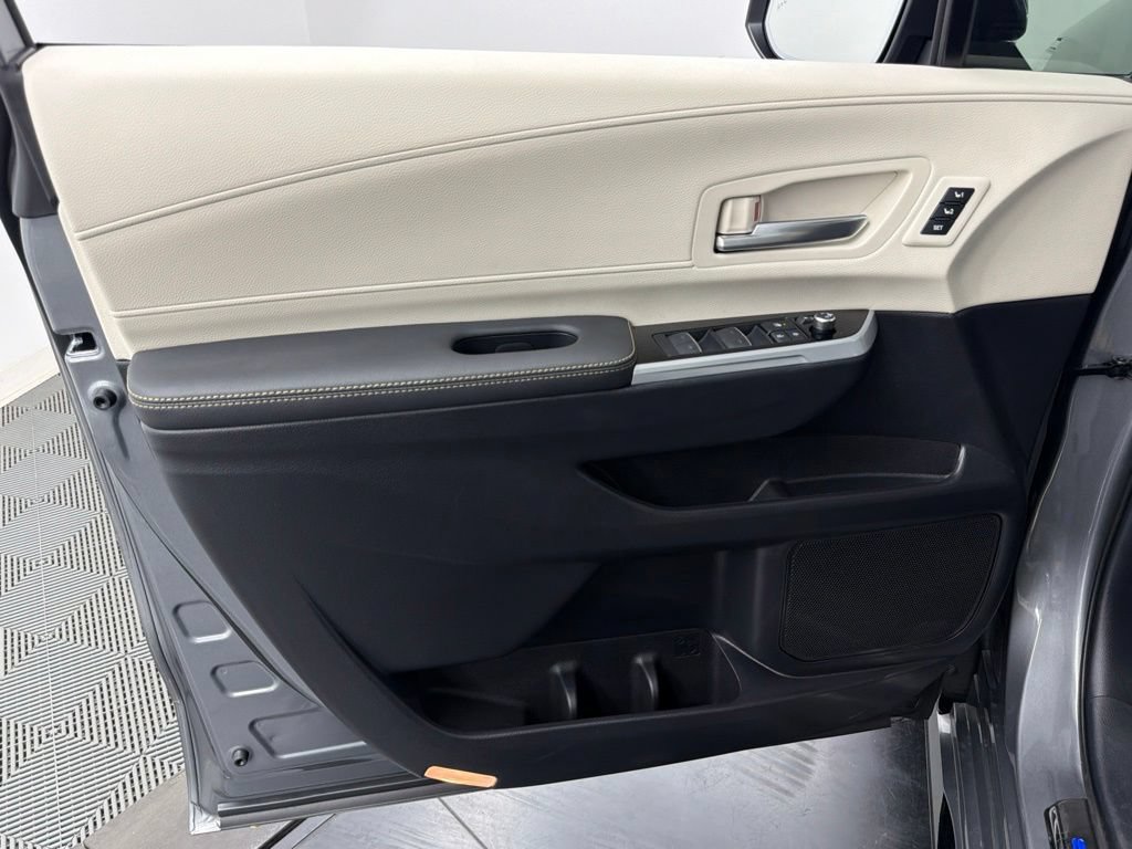 Used 2026 Toyota Sienna Limited FWD image 19