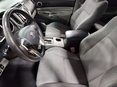 Used 2015 Toyota Tacoma 4x4 Double Cab w/ TRD Off-Road Package image 32