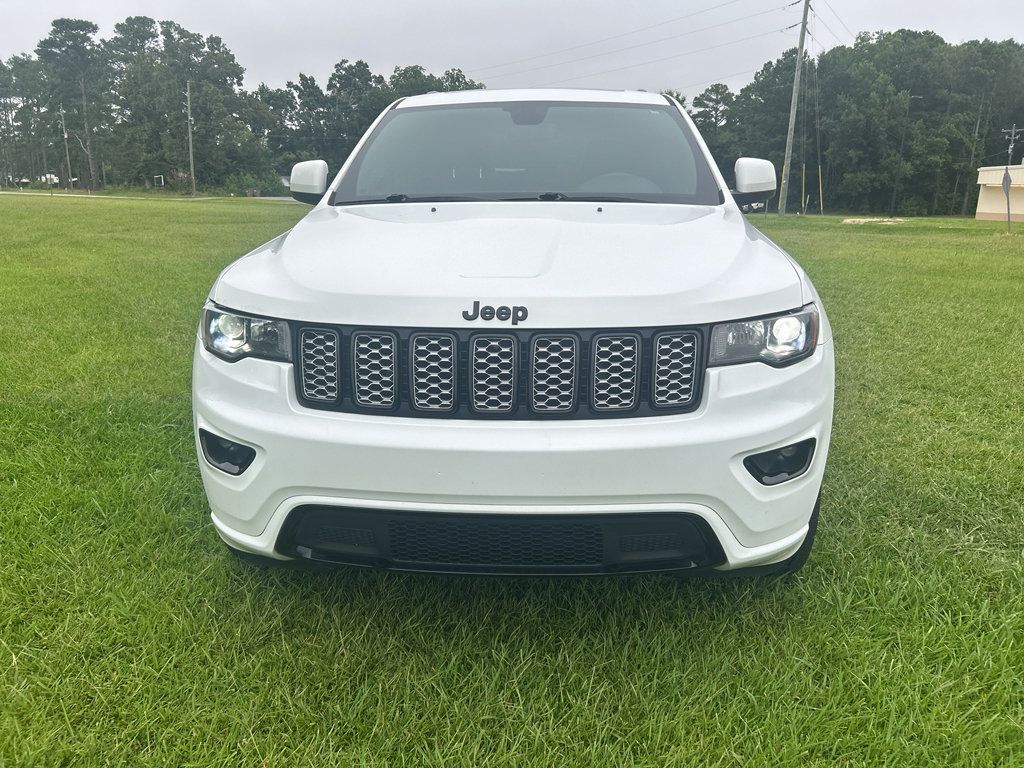 Used 2019 Jeep Grand Cherokee Altitude AWD/4WD image 3
