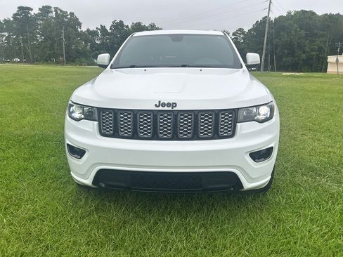 Used 2019 Jeep Grand Cherokee Altitude AWD/4WD image 3
