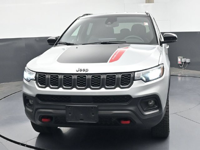 Used 2025 Jeep Compass Trailhawk AWD/4WD image 36
