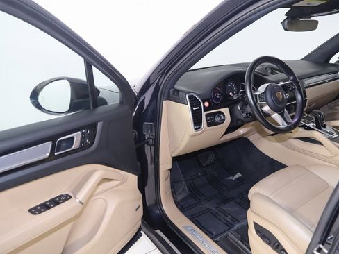 Used 2022 Porsche Cayenne Platinum Edition w/ Premium Package Plus image 41