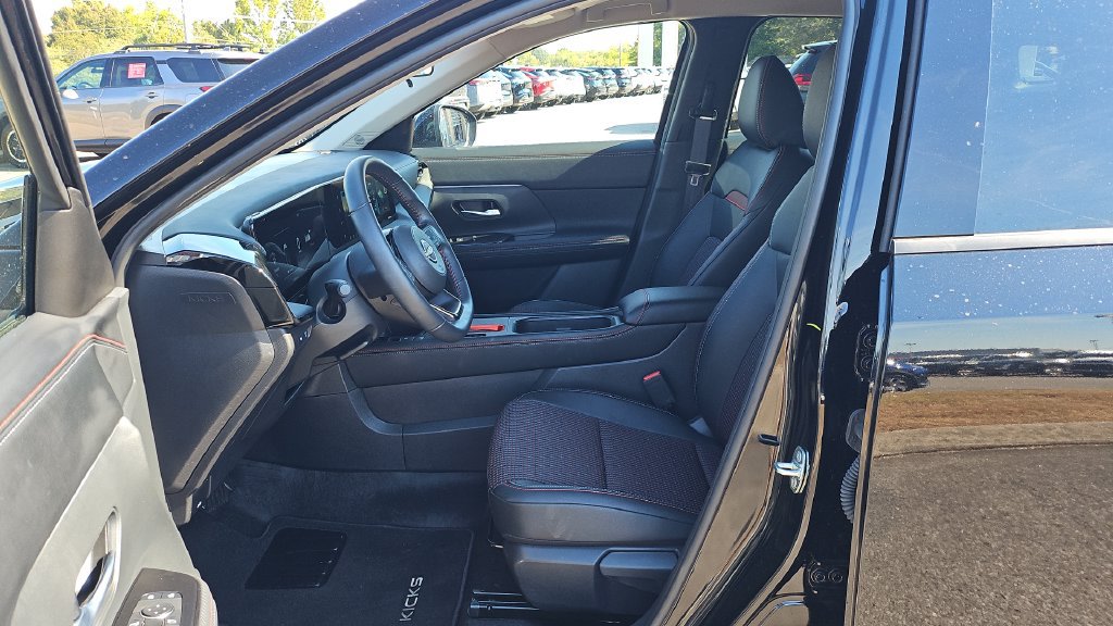 Used 2026 Nissan Kicks SR FWD image 4