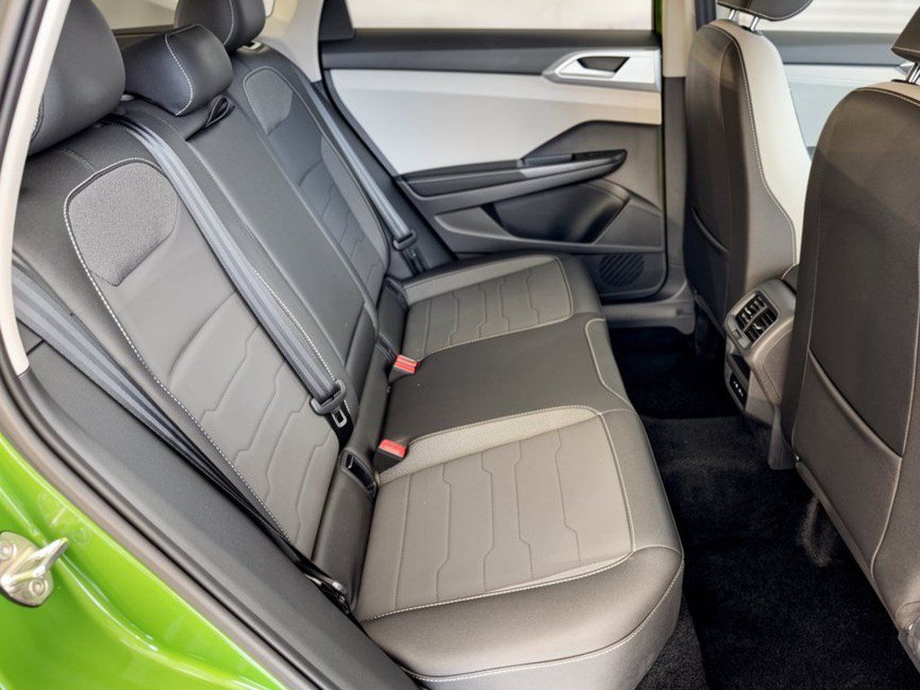 Certified 2026 Volkswagen Taos SE FWD image 29