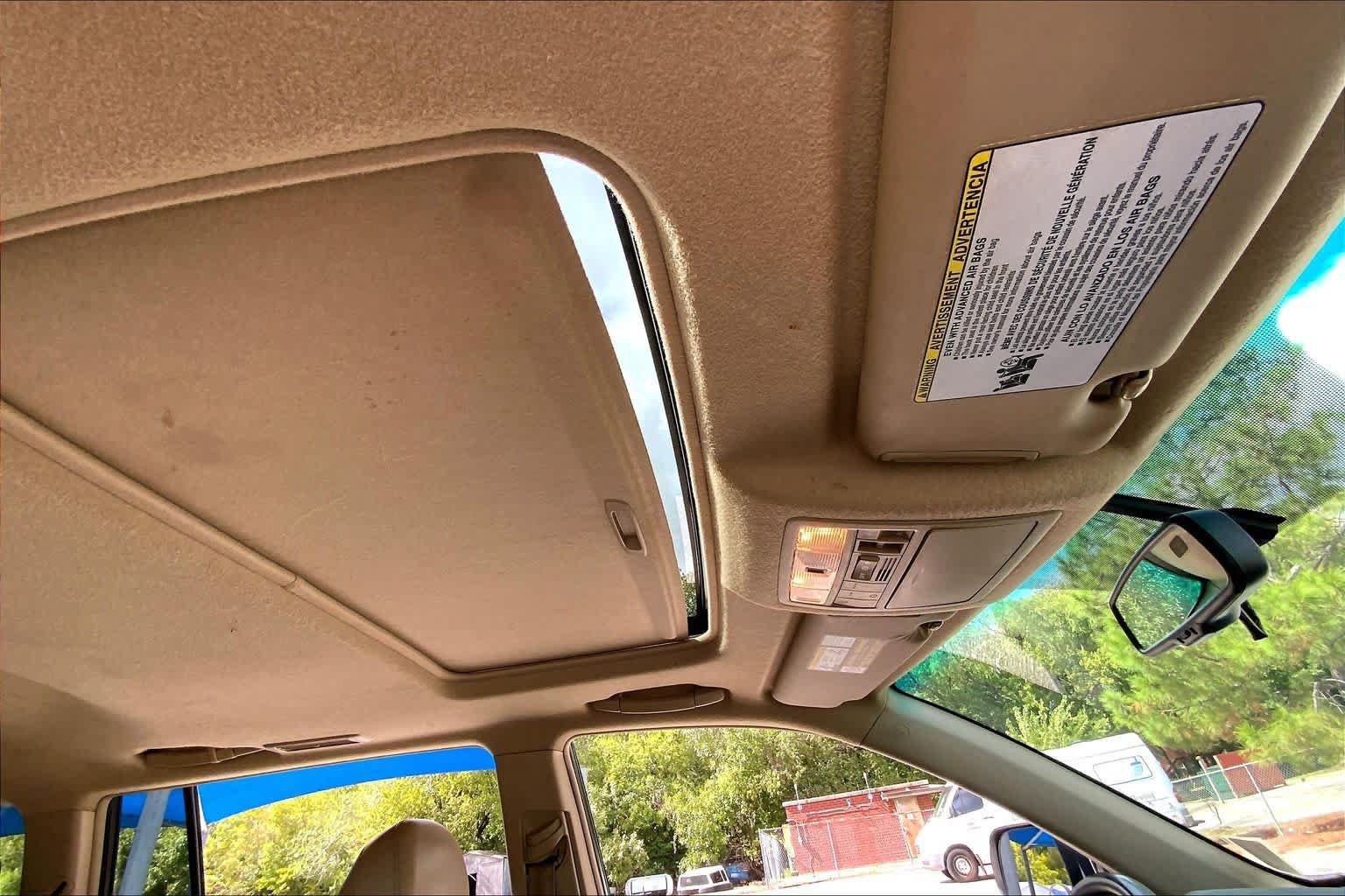 Used 2012 Toyota Highlander Limited w/ Tow Pkg FWD image 14