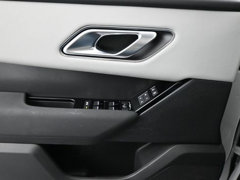 Certified 2025 Land Rover Range Rover Velar Dynamic SE image 12