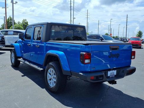 Used 2023 Jeep Gladiator Sport AWD/4WD image 2