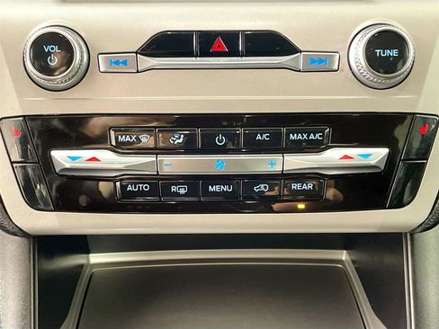 Used 2023 Ford Explorer XLT image 16