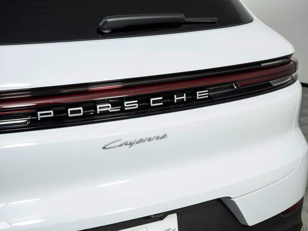 Used 2026 Porsche Cayenne AWD/4WD image 37